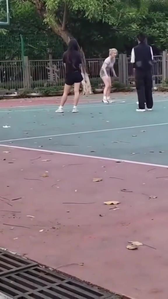 上來就背打女生的男人，真的活該沒有女朋友啊